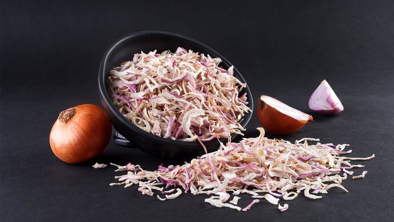 Dehydrated Pink Onion Flakes